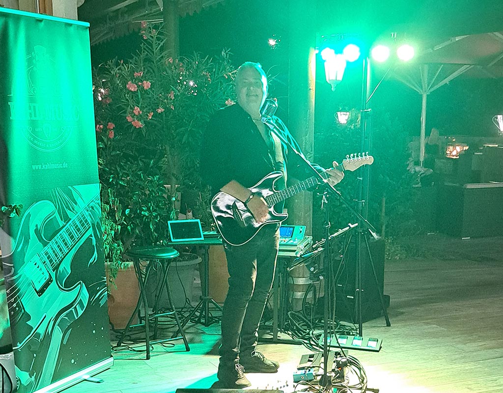 Kahl Music, Hubertus Kahl. Live, Alleinunterhalter, One-Man Band, Solo,Vocal, Guitar, Gesang, Gitarre,Elztalhotel, Winden, Video, Schwarzwald, Wellness, Black Forest